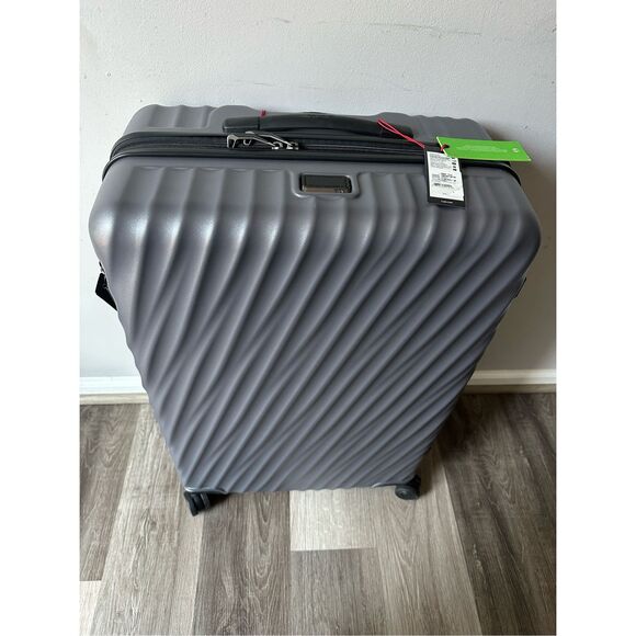 19 Degree Extended Trip Expandable Checked Luggage 76 cm $950 - Picture 6 of 11